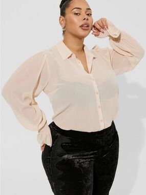 NWT Torrid Festi Beige Tissue-Weight Chiffon Button Front Puff Sleeve Top (3X)